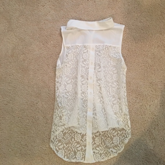 Button down sleeveless blouse - Picture 2 of 3