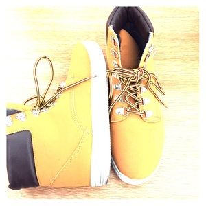 Lace up salamander boot