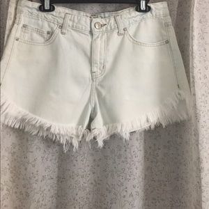Frayed denim shorts
