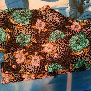Brand new LULAROE floral leggings.