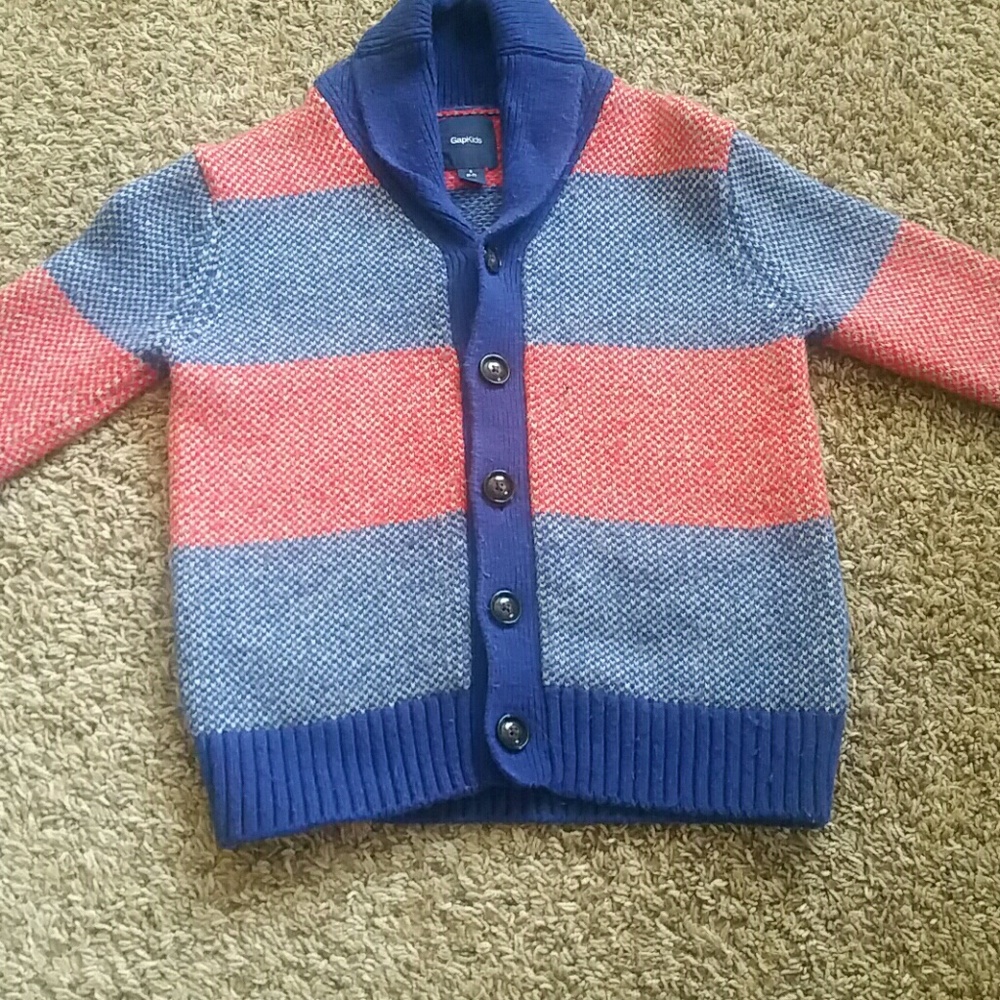 Boys sweater size 6-7 small. Brand Gap