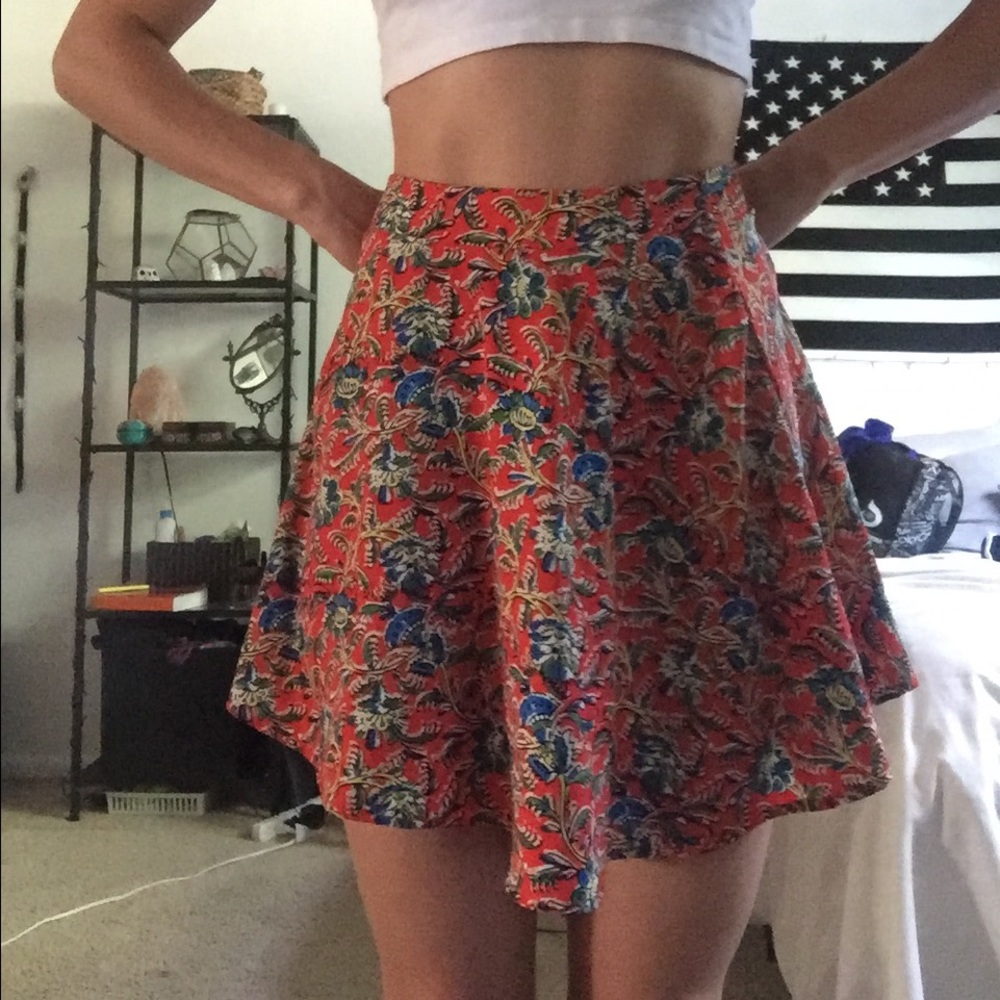 Lush Flowy Skirt - Picture 2 of 4