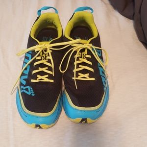 Mens running shoes