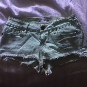 Bullhead frayed short shorts