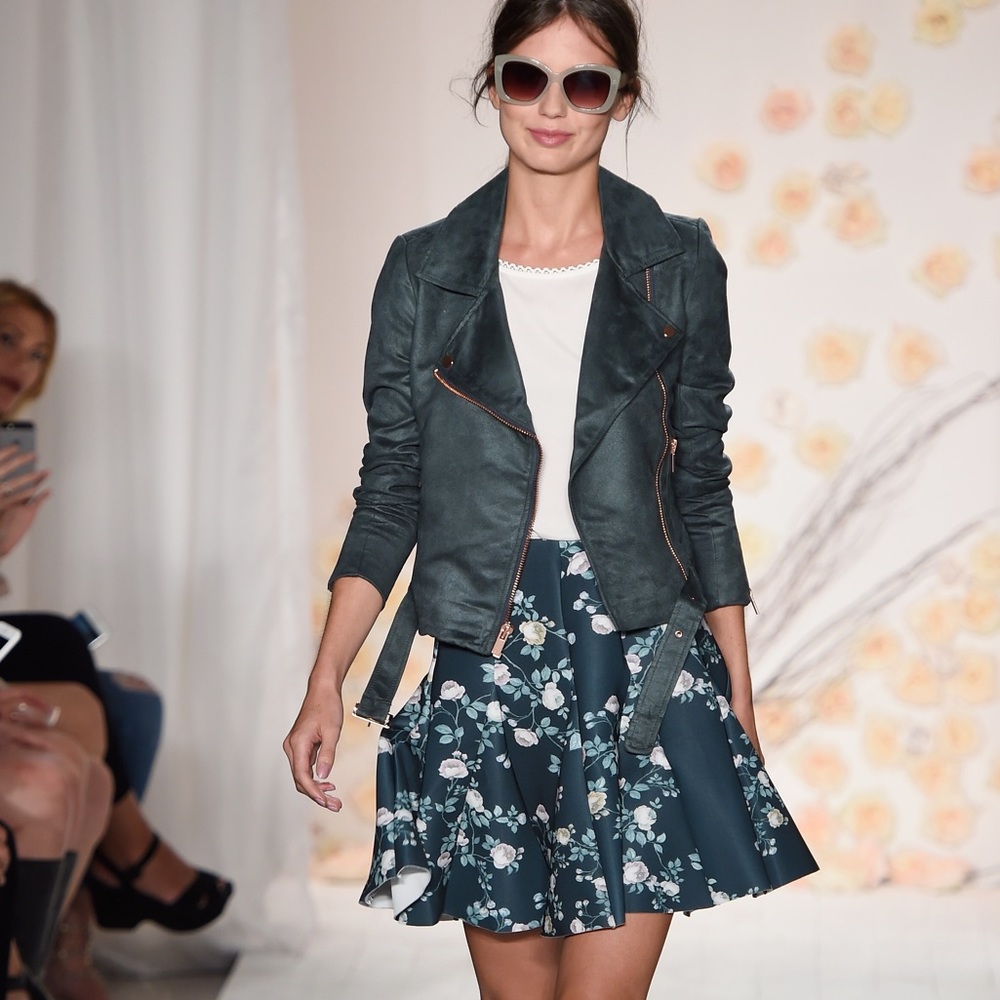 Not selling!!!!!! Want To buy!!!!Looking to buy!!