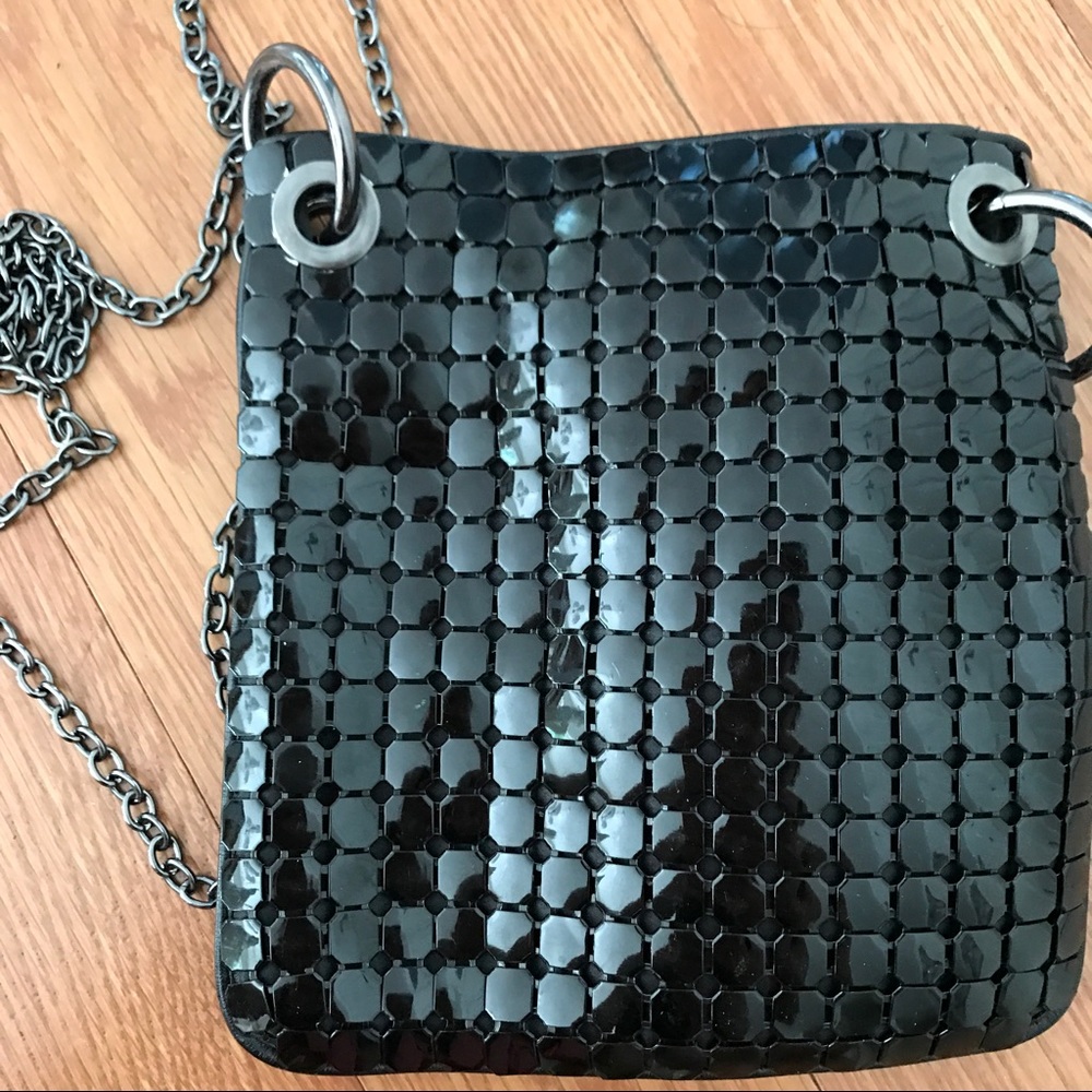 CrossBody w Chain Strap