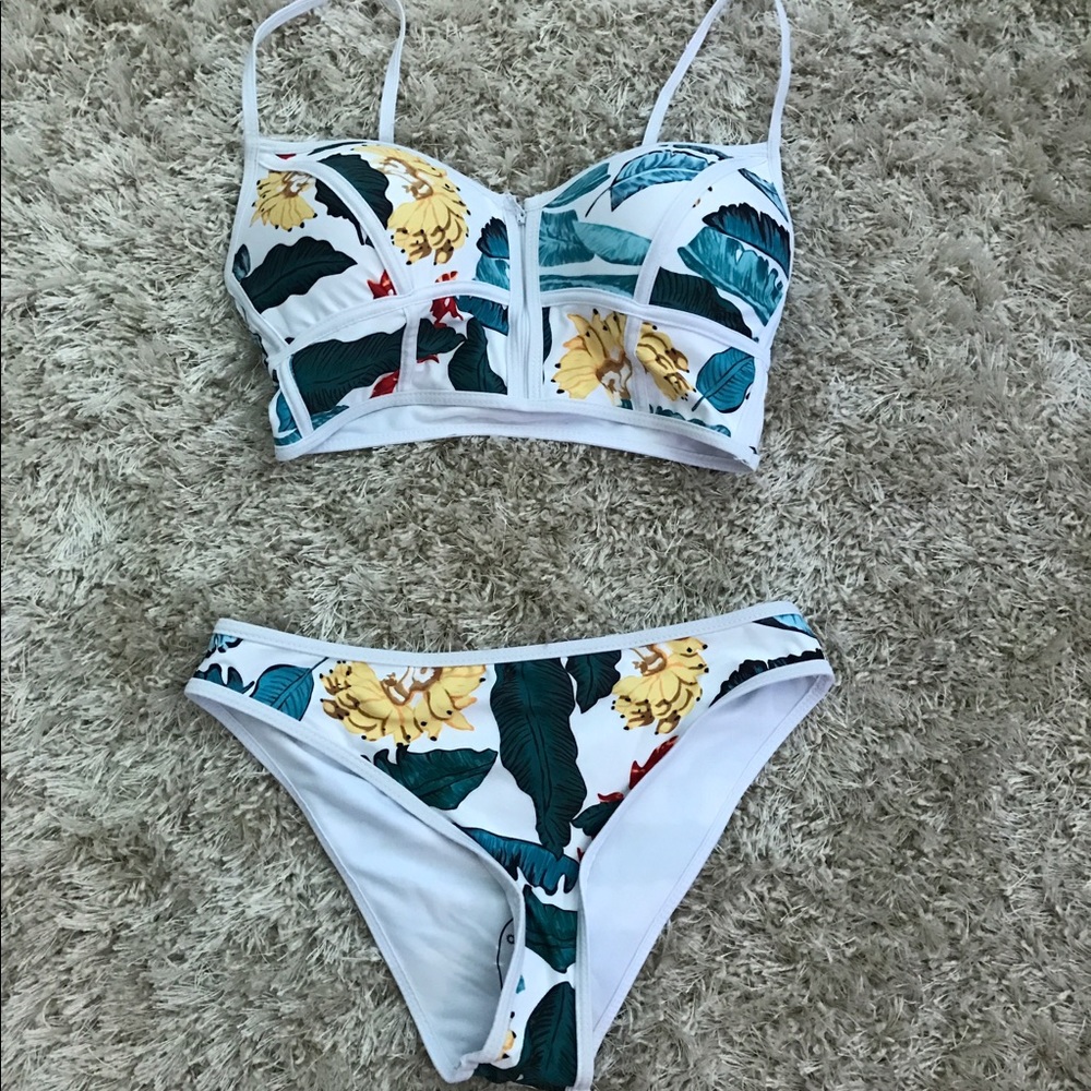 NWOT Floral bikini - Picture 1 of 4
