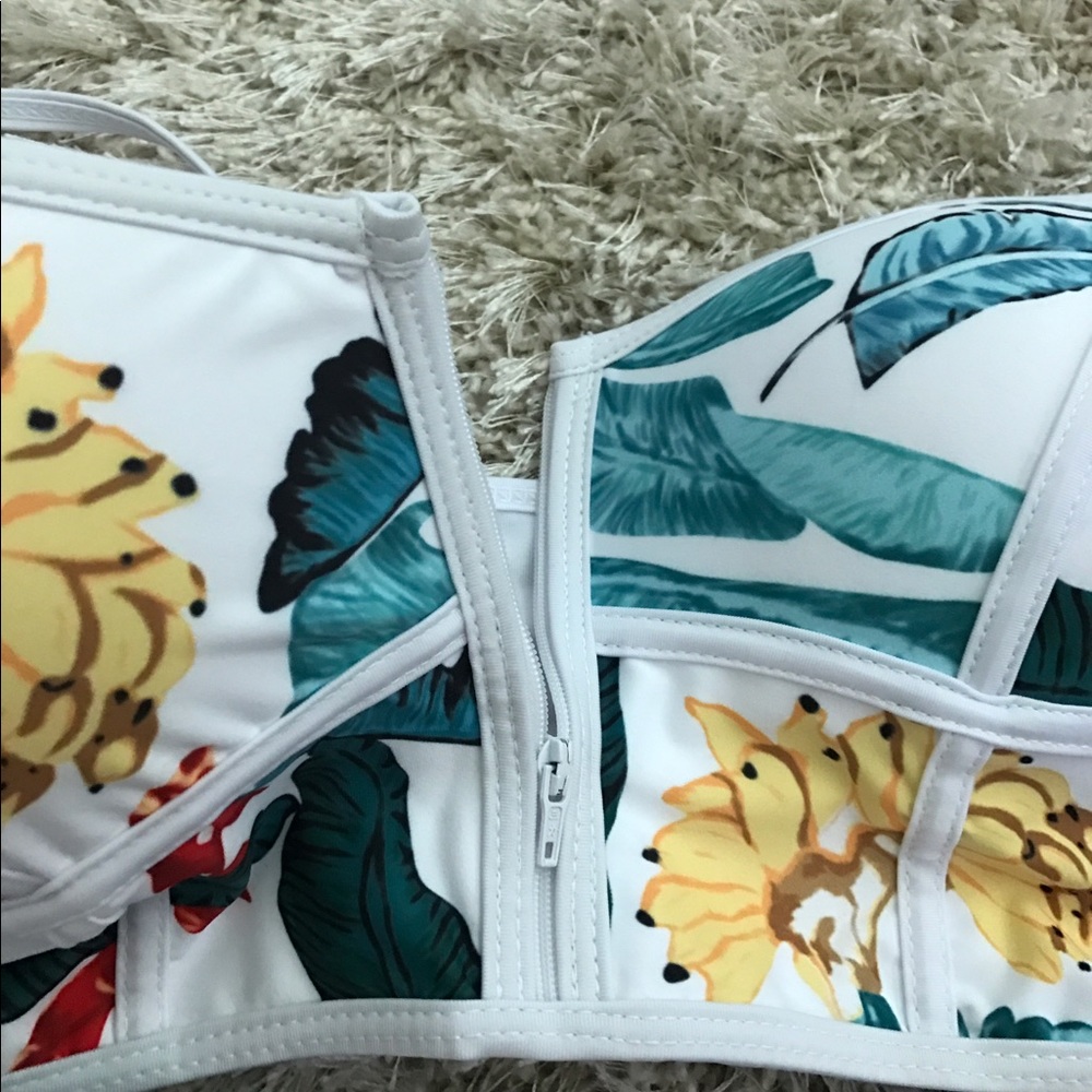NWOT Floral bikini - Picture 4 of 4
