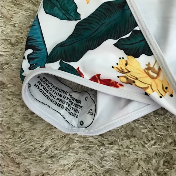 NWOT Floral bikini - Picture 2 of 4