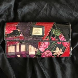 Quilted pattern trifold wallet