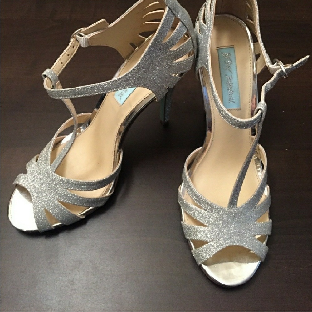 Betsey Johnson Silver heels sz 7
