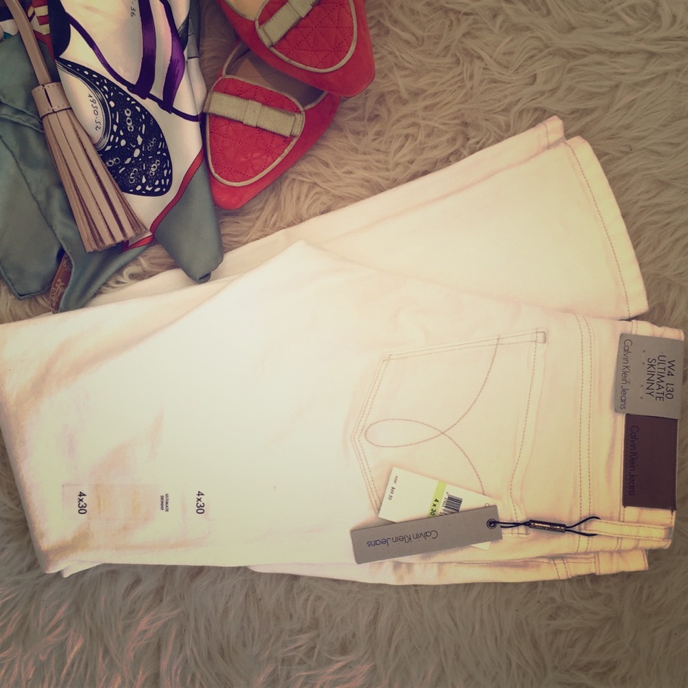 SOLD Calvin Klein light ivory skinny jeans