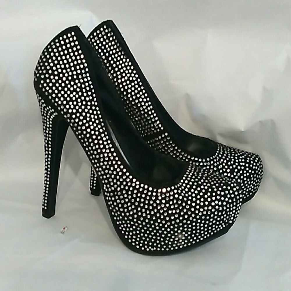 Heels - Picture 2 of 2