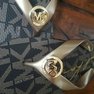 💕Michael Kors💕sandal. Sz 7. NWT!