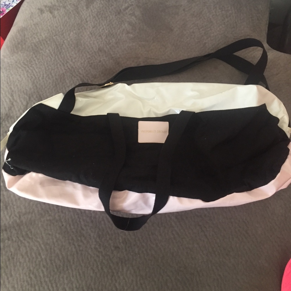 VS duffle pink, black and white