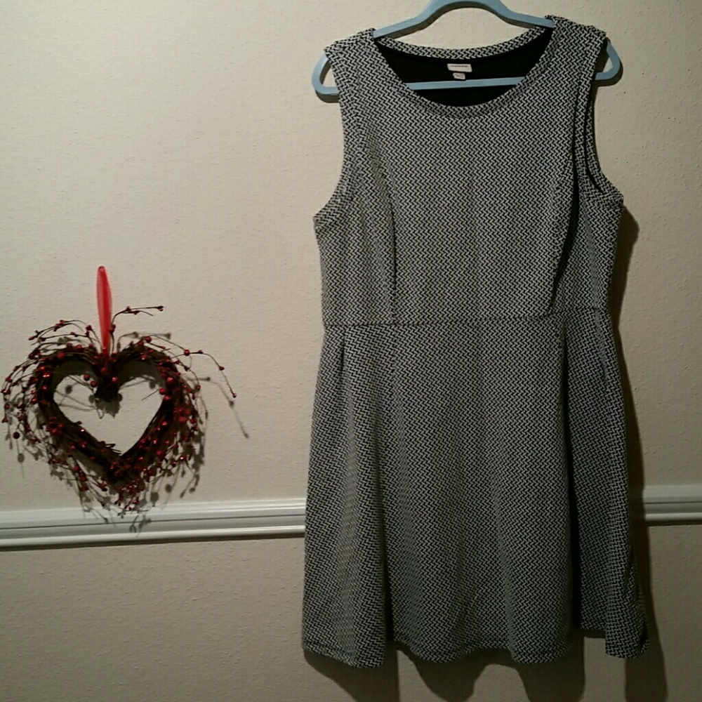 Houndstoothe-ish printed dress