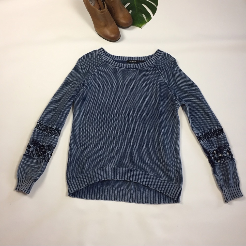 blu pepper 🌶 sweater w lace designs on sleeve SZS