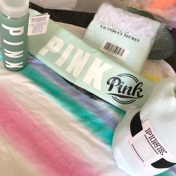 PINK Victoria's Secret Accessories - BNIP VS PINK Collegiate water bottle ONLY
