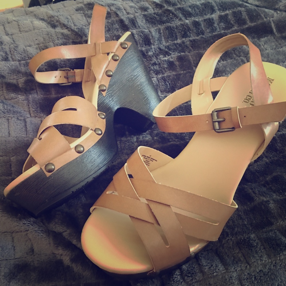 Super cute size 10 missimo supply heeled sandals