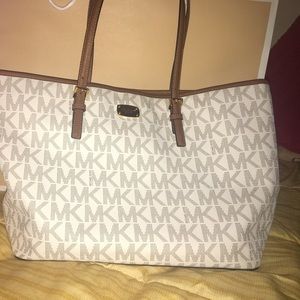 Michael kors tote