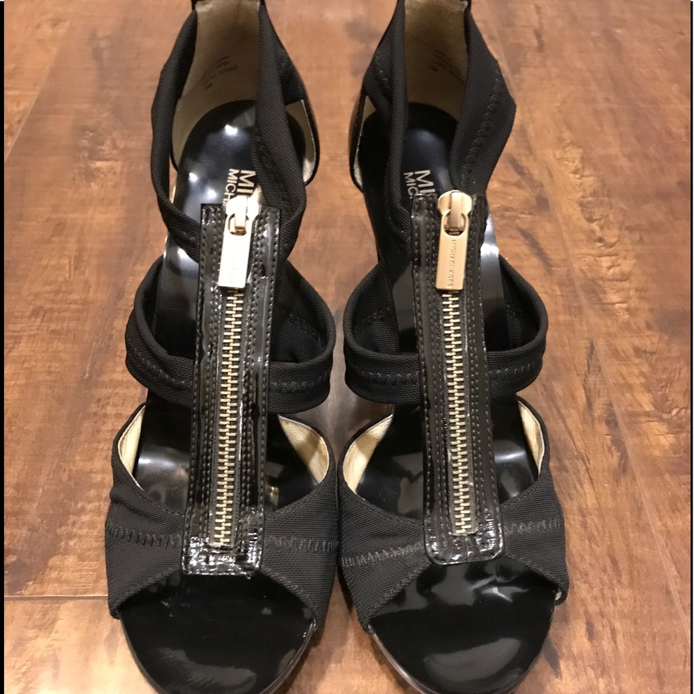 Michael Kors Berkeley T-Strap sandals Size 7.5