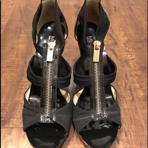 Michael Kors Berkeley T-Strap sandals Size 7.5