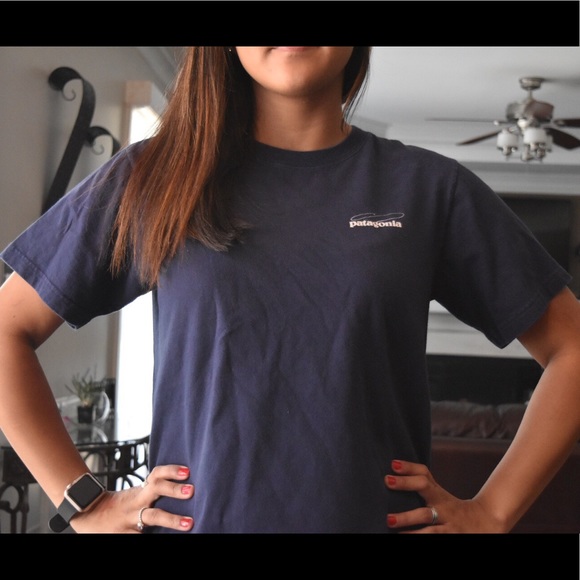 Patagonia Tops - Patagonia short sleeve tee!