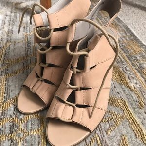 Hinge 8.5 women's shoes