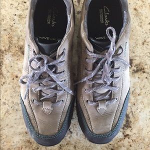 CLARKS WAVE WALK HIKING SHOES SIZE 9 1/2