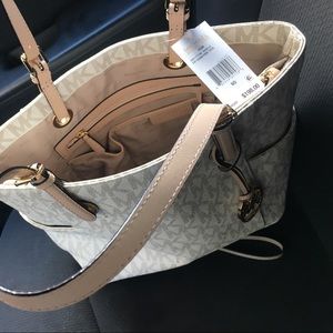 Micheal Kors Purse