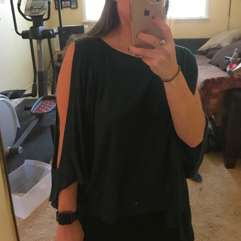 Green open sleeve shirt