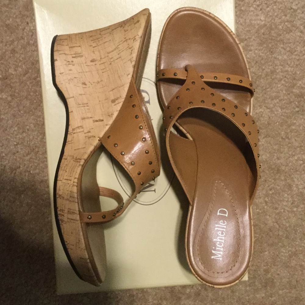 Michelle D tan wedge Size 8