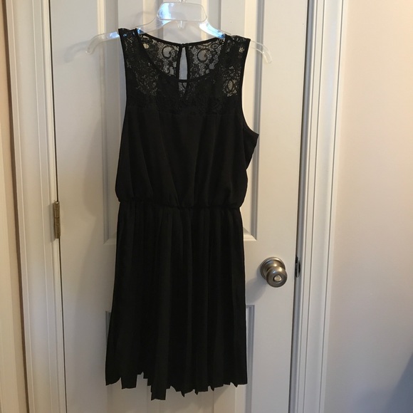 Black dress - Picture 1 of 4