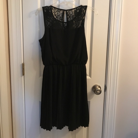Black dress - Picture 2 of 4