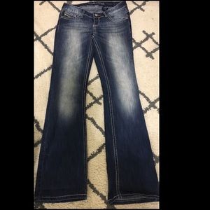 Chic boot cut jeans!