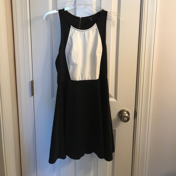 Black and white dress - Picture 1 of 4