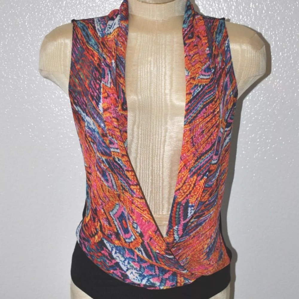 Bebe open front printed woven bodysuit Sz XS