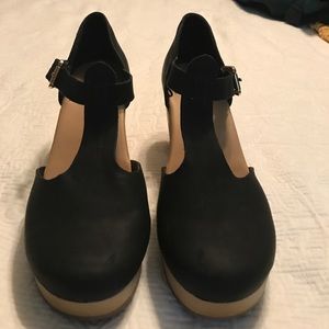 Old Navy healed clogs