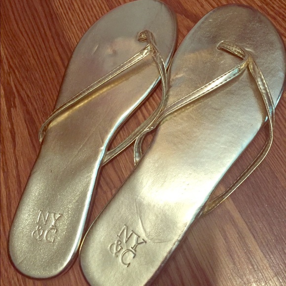 Gold NY&CO flip flops - Picture 1 of 3