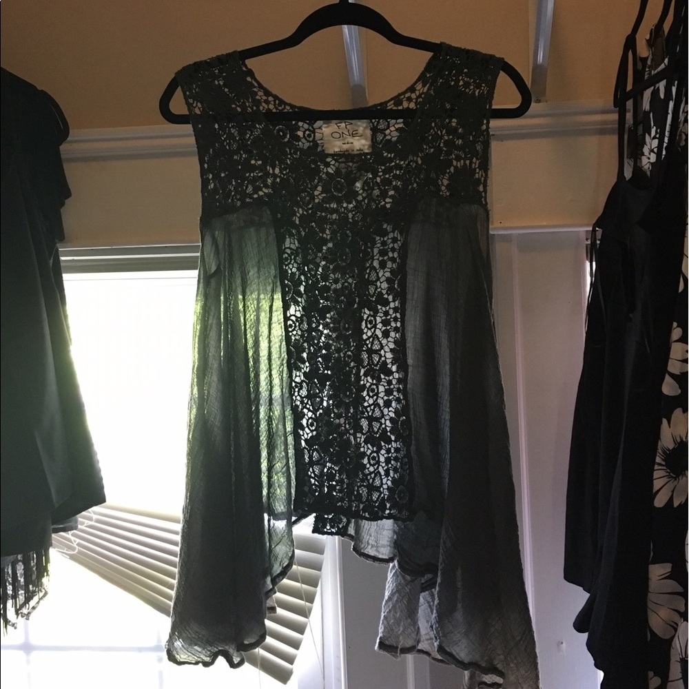 Cute flowy top!