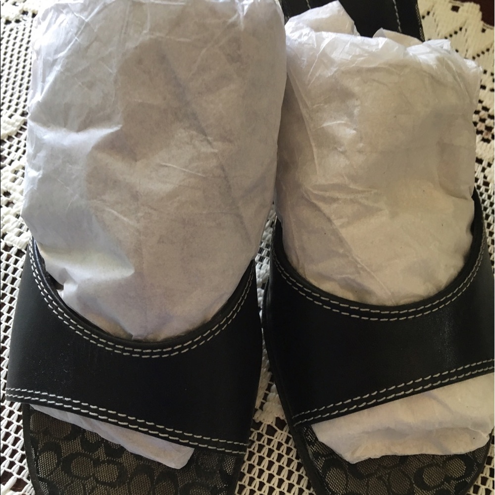 Black leather Coach logo slides. Size 8🎉Final MD!