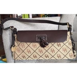 Dooney & Bourke Classic Shoulder bag