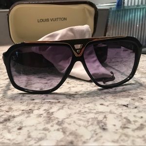 Louis Vuitton evidence sunglasses