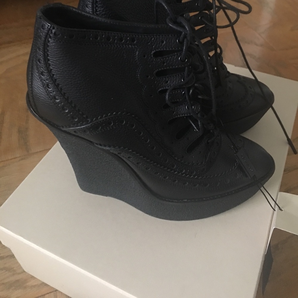 BURBERRY PRORSUM BROGUE PENCOMBE ANKLE BOOTS 38.5