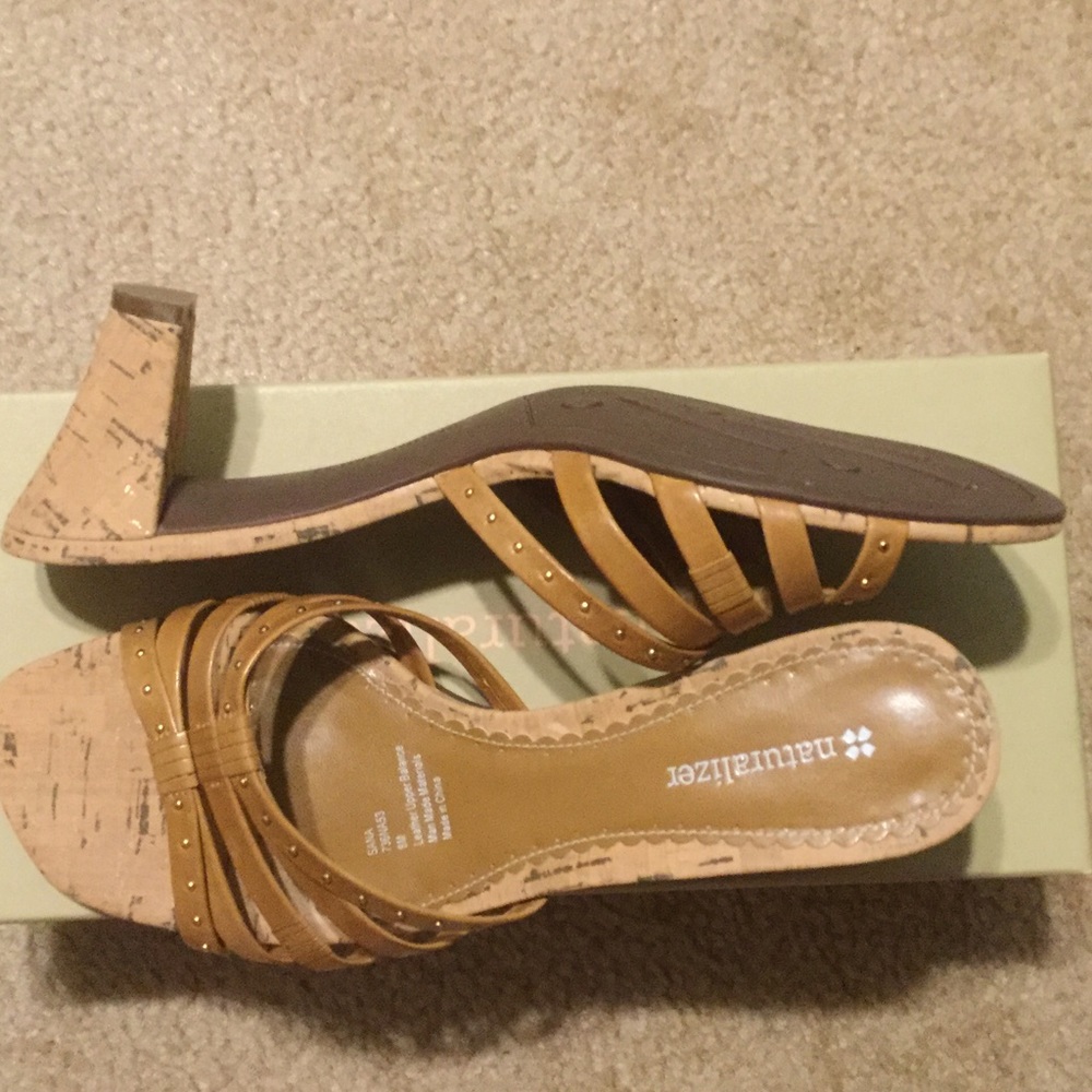Naturalizer tan heeled sandal