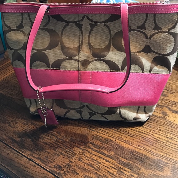 Used Coach purse - Picture 2 of 5