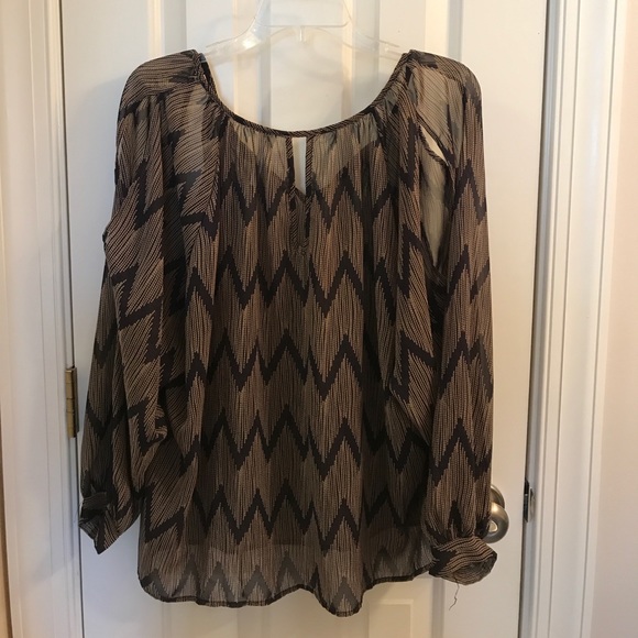 Navy and tan chevron top M/L - Picture 2 of 4