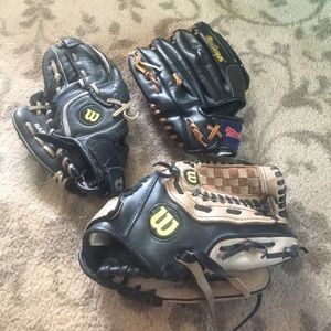 2 Wilson (R & L) 1 MacGregor (L) Baseball gloves
