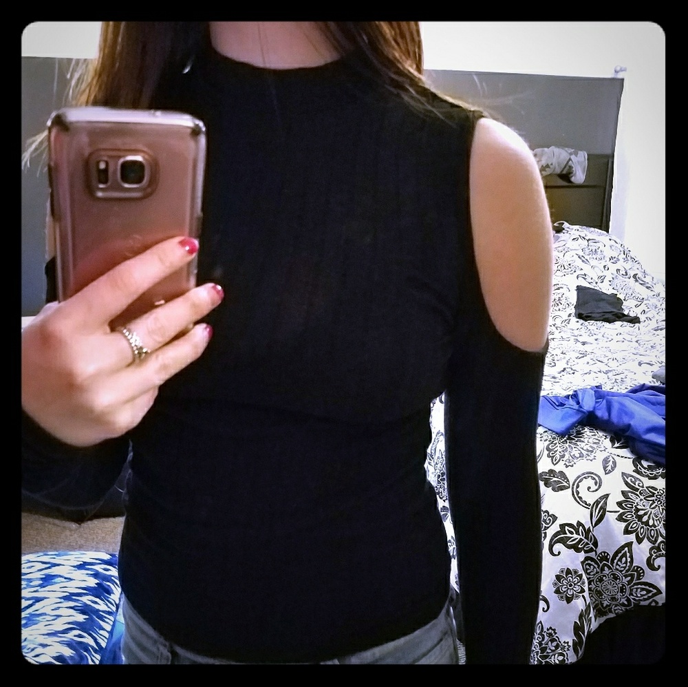 NWT Cold Shoulder top