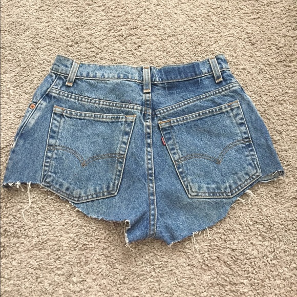 Vintage Levi high waist shorts - Picture 2 of 4